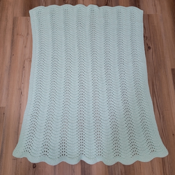 Hand Crochet Baby Blanket Green Throw Afghan Mint Pastel 38 x 29 Boy Girl Unisex - Picture 2 of 3